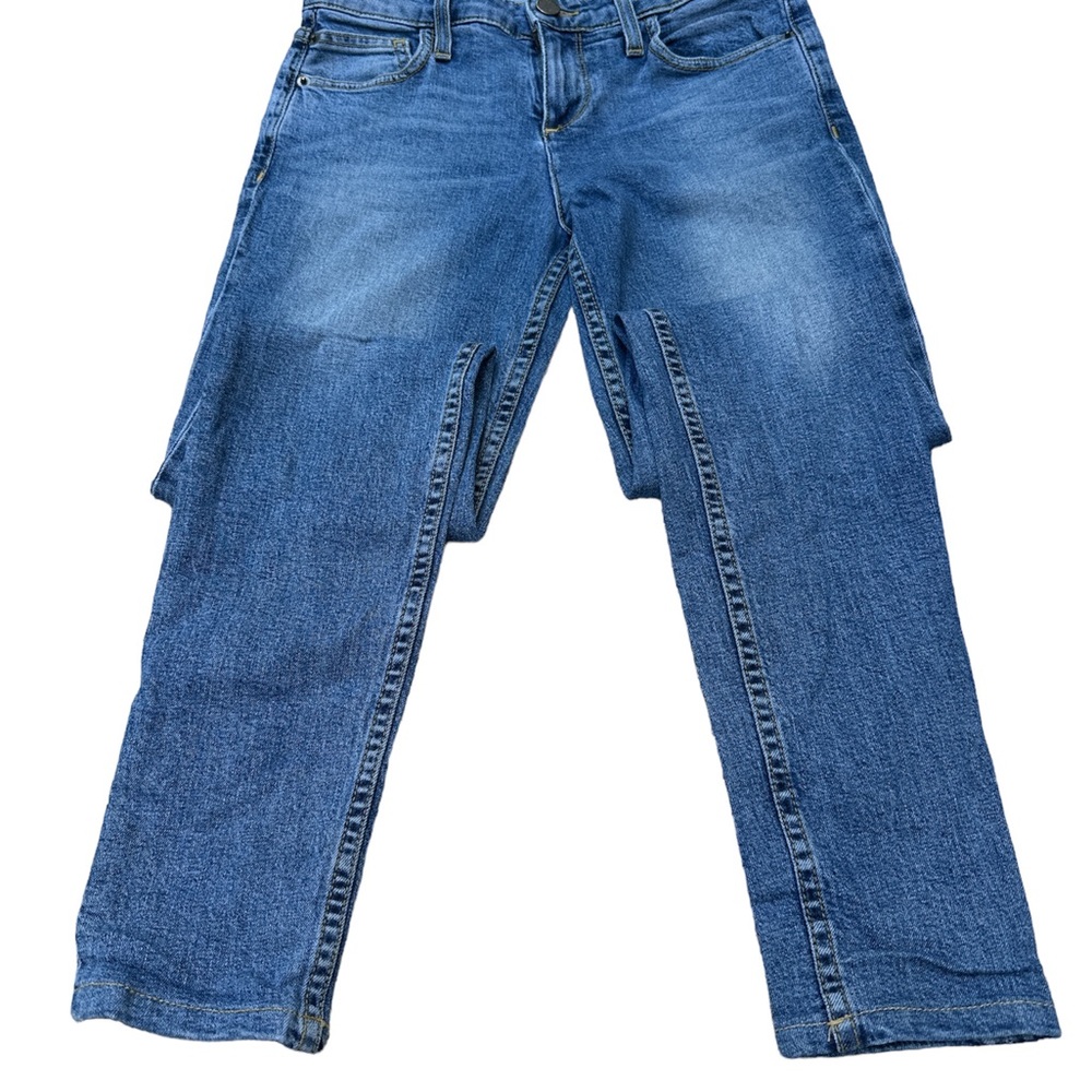 Alice + Olivia straight legged medium wash SZ 26. Inseam-29